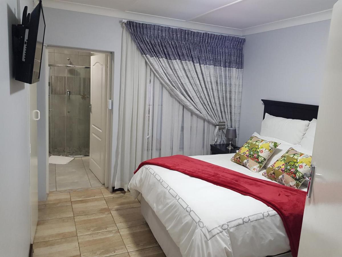 Good 2 Go Guest House ベノニ エクステリア 写真
