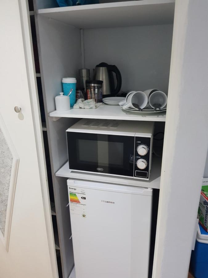 Good 2 Go Guest House ベノニ エクステリア 写真